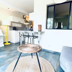 https://voiron-centre-grande-terrasse-parking-calme.hotels-rhonealpes.com