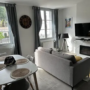 https://appartement-avec-terrasse-au-puy.hotels-rhonealpes.com